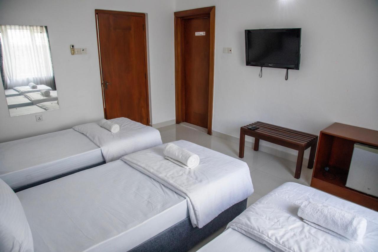 Funk Bunks - By The Lake Kandy Exterior photo