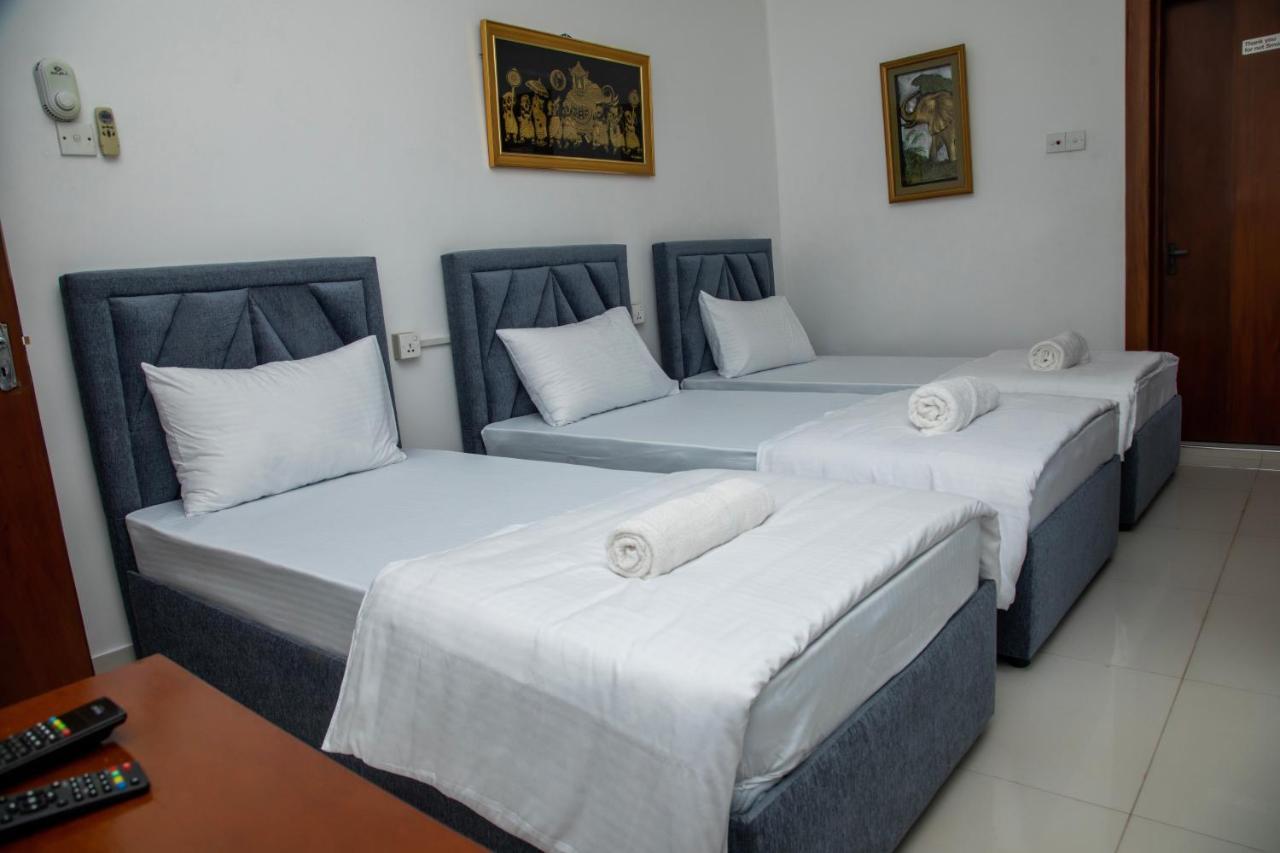 Funk Bunks - By The Lake Kandy Exterior photo