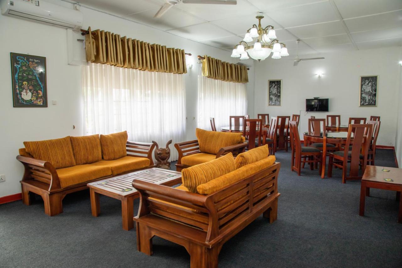 Funk Bunks - By The Lake Kandy Exterior photo