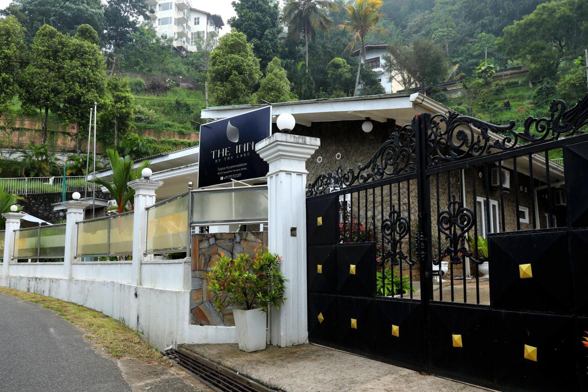 Funk Bunks - By The Lake Kandy Exterior photo